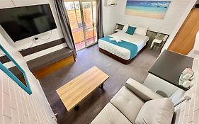 Top Of The Town Motor Inn